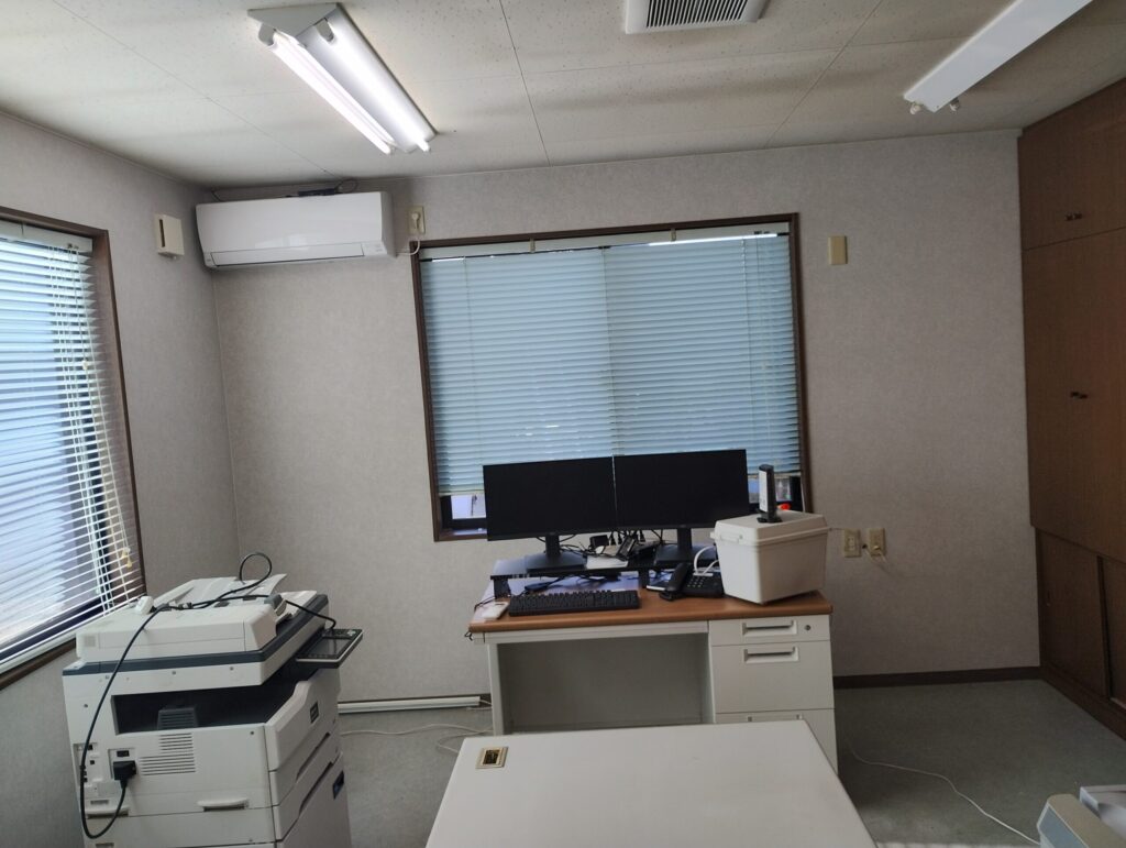 米沢市万世町　萩工舎様の事務所クロス貼り替え工事を担当させていただきました。